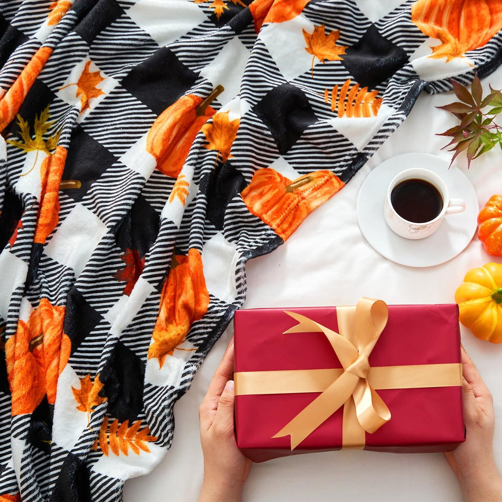 FastXmas Halloween Throw Blanket, 30"x40" Flannel Fleece Pumpkins Maple Checkered Plush Blanket, Soft Lightweight Skin-Friendly Fall Harvest Decorative Throw Blanket for Couch Sofa Bed Outdoor