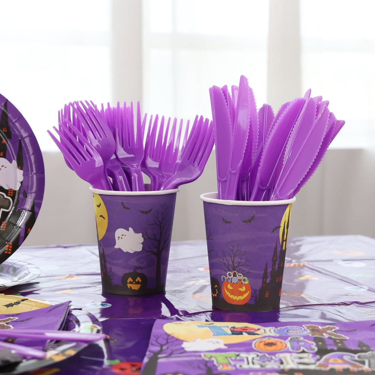 YIBAGA Halloween Party Supplies 194 PCs Serve 24, Ghost Pumpkin Witch Paper Plates Napkins Cups Tablecloth Banner Party Decor