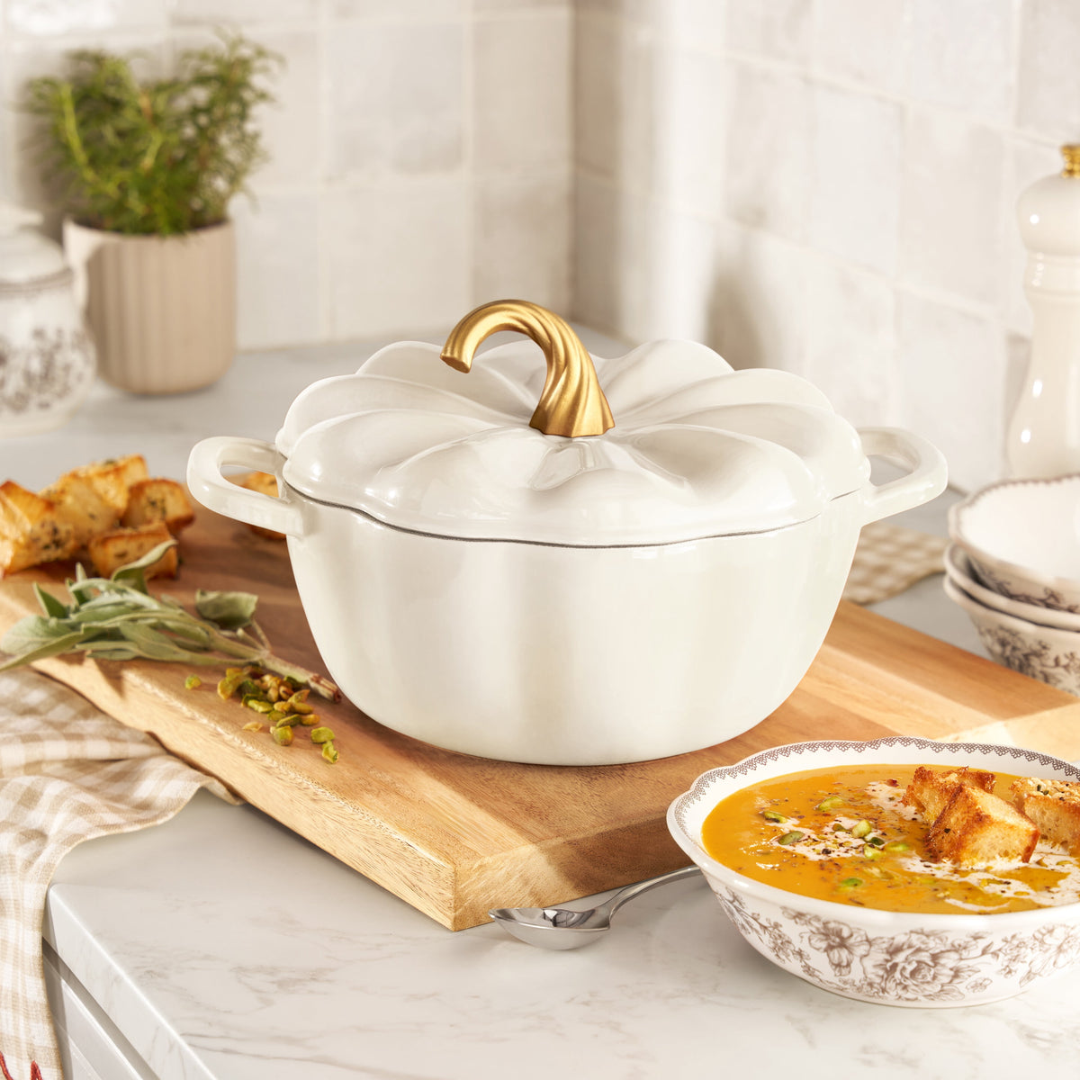 The Pioneer Woman 3.5-Quart Pumpkin Enameled Cast Iron Dutch Oven, Linen