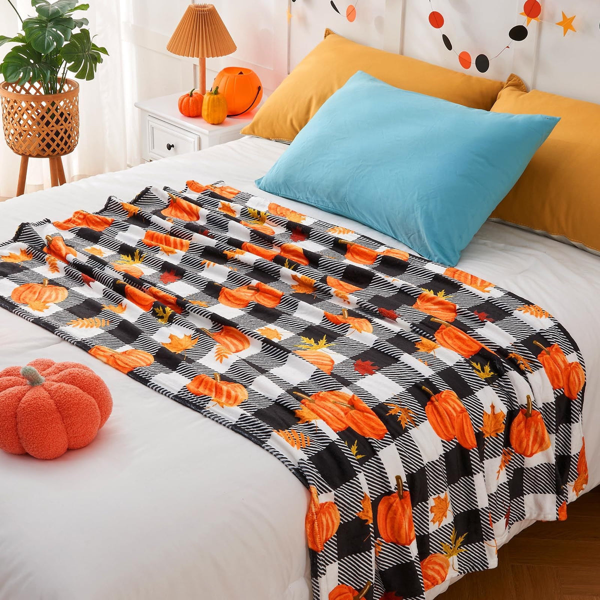 FastXmas Halloween Throw Blanket, 30"x40" Flannel Fleece Pumpkins Maple Checkered Plush Blanket, Soft Lightweight Skin-Friendly Fall Harvest Decorative Throw Blanket for Couch Sofa Bed Outdoor