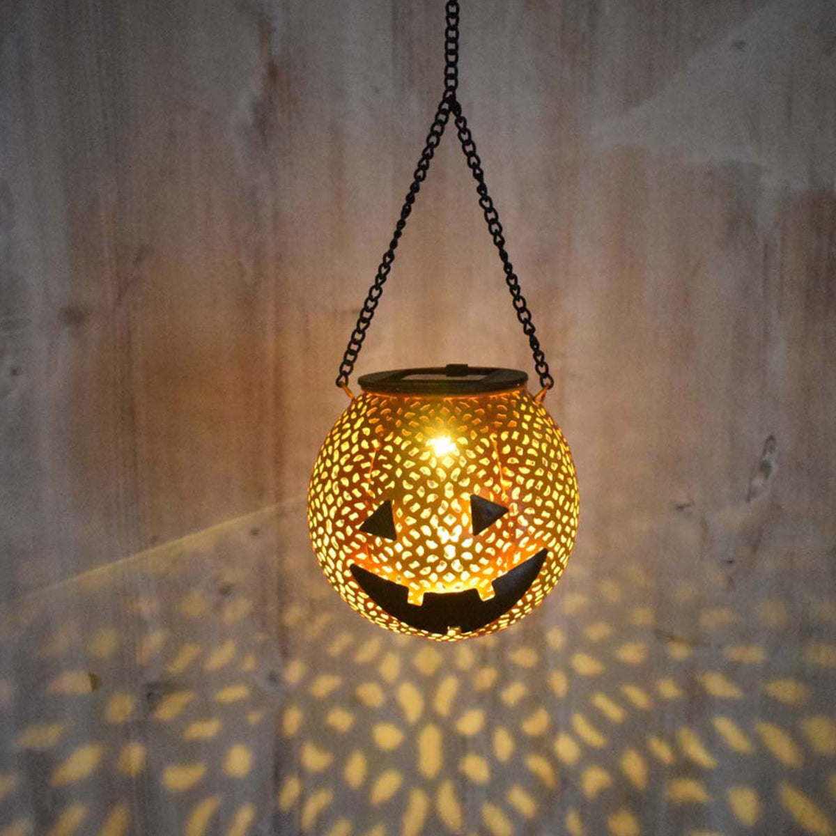 HHBEAUTY Metal Halloween Hanging Solar Lantern Outdoor Pumpkin Lanterns Portable Hanging Lights Decoration for LED Waterproof Solar Lantern Pumpkin for Backyard Garden Porch Tree Decor