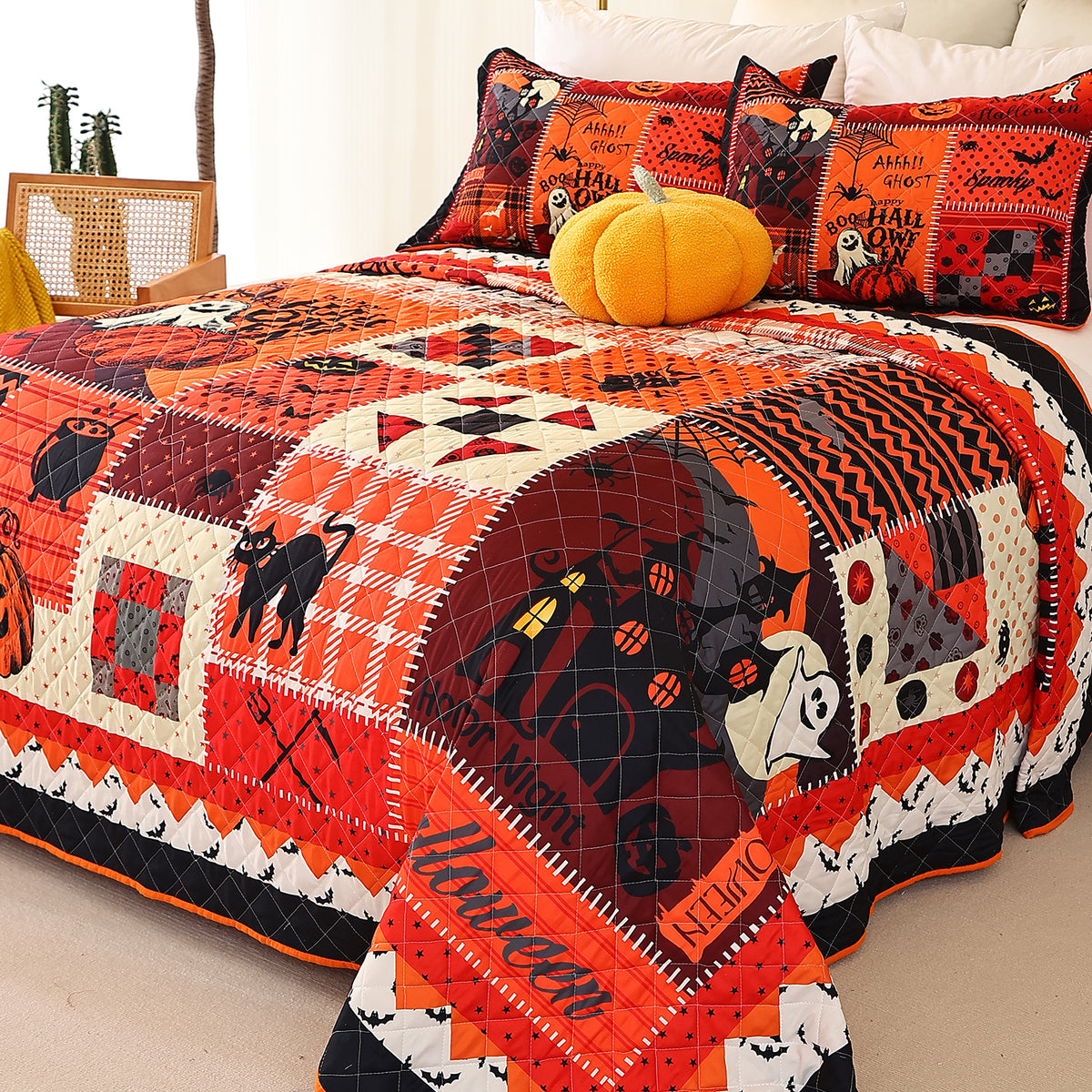 Evenhug Halloween Quilt Set,3-Piece Queen Size Bat Crow Pumpkin Halloween Themed Bedding Set Reversible Coverlet Set with 2 Pillow Shams